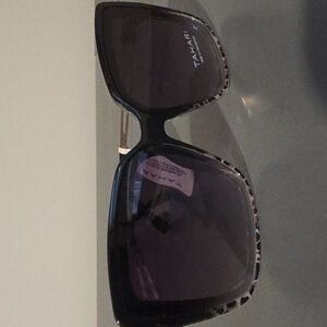 TAHARI NWT Oxan Black Sunglasses